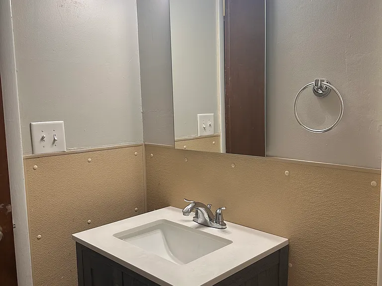 819 Studio Bathroom