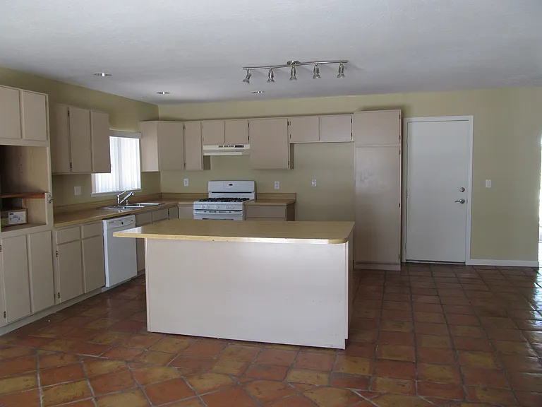 1816 Hermitage Dr — Photo 6