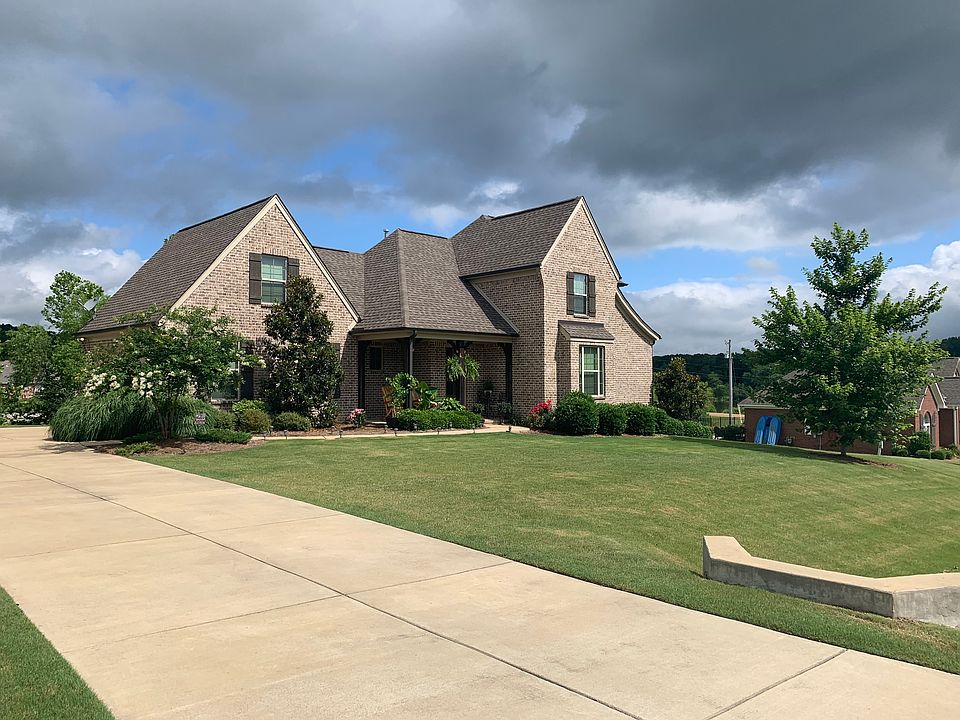 1st image of 306 Lakes Dr N