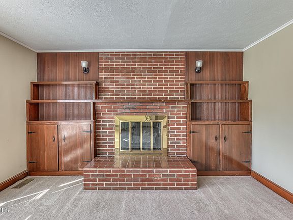 4th image of 1012 Lincoln Ave