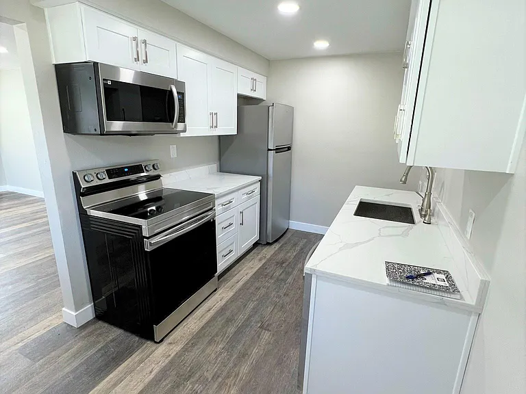 603 N Charleston Ave — Photo 1