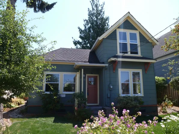613 S 3rd St, La Conner, WA 98257
