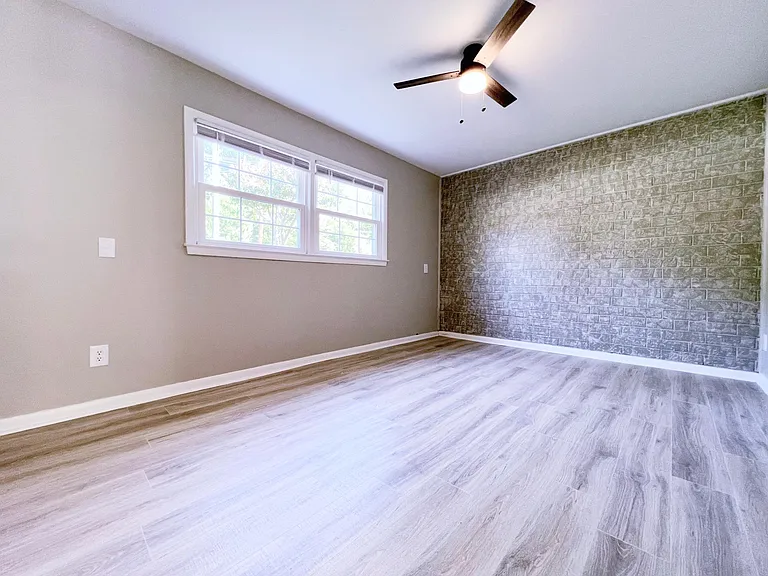 2529 Spring Garden St — Photo 9