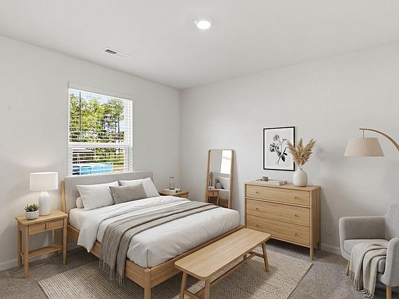 4th image of 180 Everglade Way