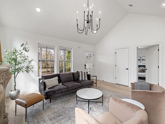 5th image of 301 Ridgewood Ave