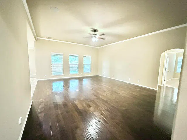 4 bed, 2.0 bath, 2136 sqft, $2,500 — Photo 3