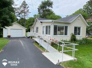 427 Deland Rd, Flushing, MI 48433