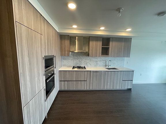 3rd image of 433 SW Marine Dr #1605