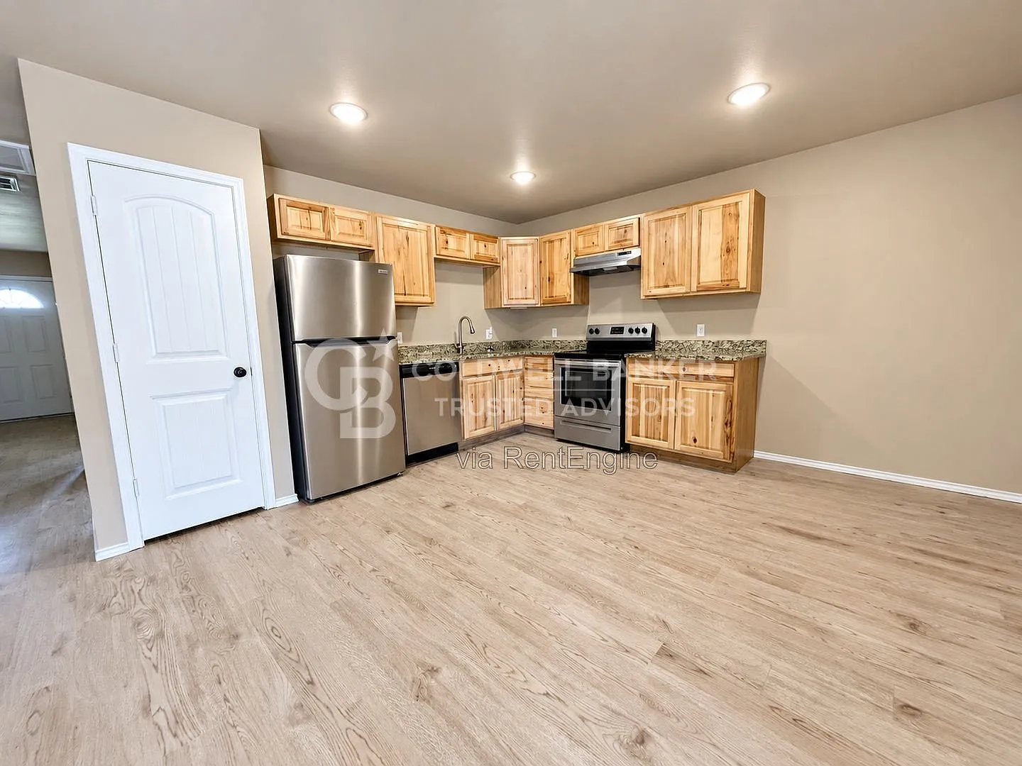 3 bed, 2.0 bath, 1323 sqft, $1,325 — Photo 3