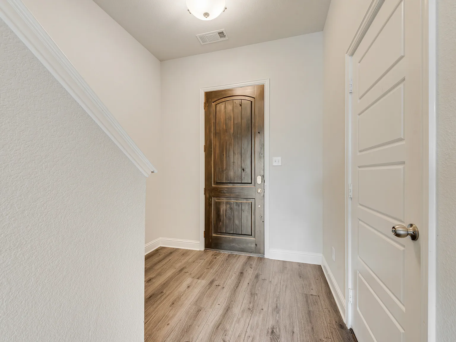 3 bed, 2.5 bath, 1877 sqft, $2,500 — Photo 3