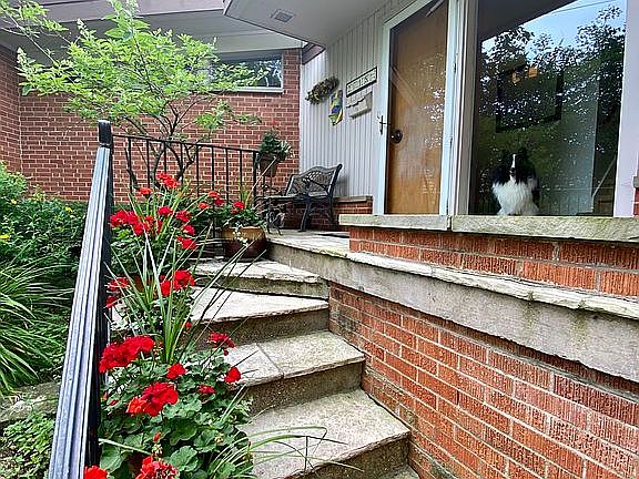 3rd image of 2715 Oak St
