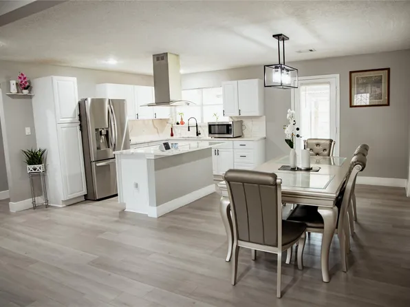 2702 Prairie Ave, Pasadena, TX 77506