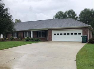 1740 Inglebrook Trl, Mount Airy, NC 27030