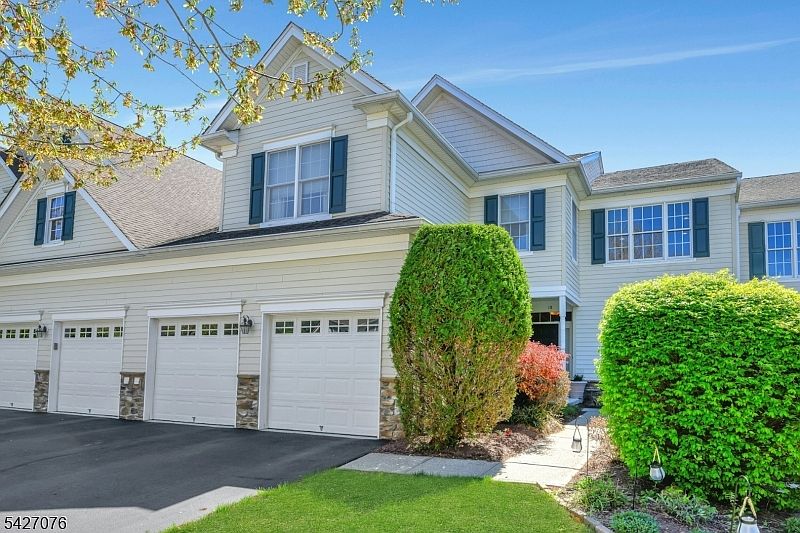 1st image of 18 Mackenzie Ln