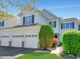 18 Mackenzie Ln N, Denville, NJ 07834