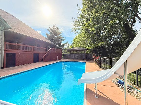 3rd image of 117 Regency Ct