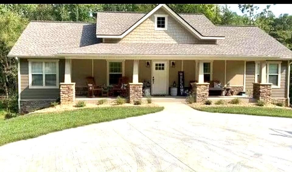 1st image of 1025 Shady Creek Ln