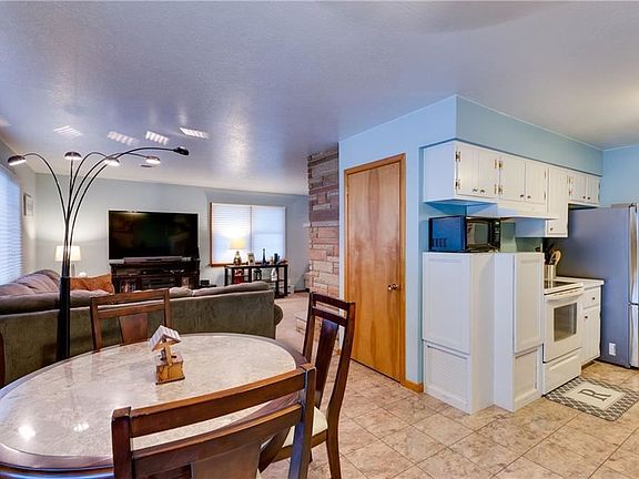 3rd image of 29344 Laurel Ln
