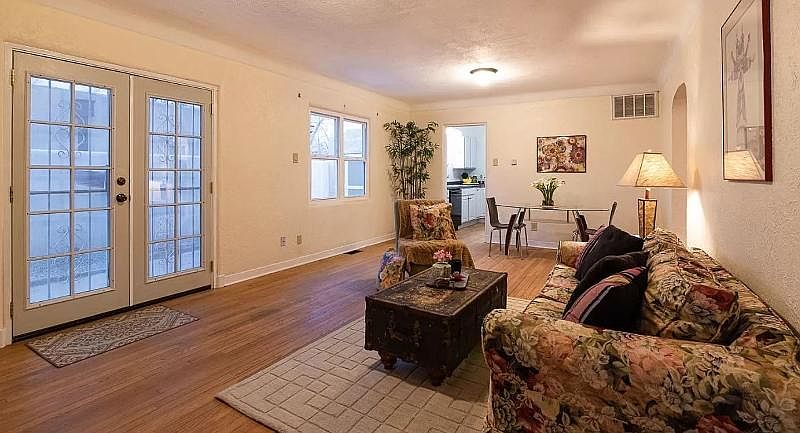 1st image of 412 Cornell Dr SE