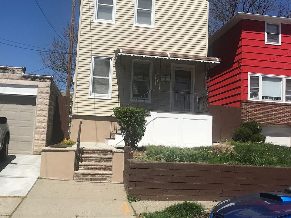 2nd image of 141 Beech St