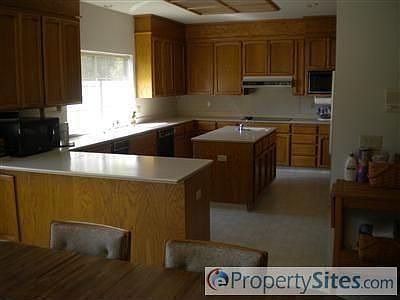 2nd image of 923 Interlaken Dr