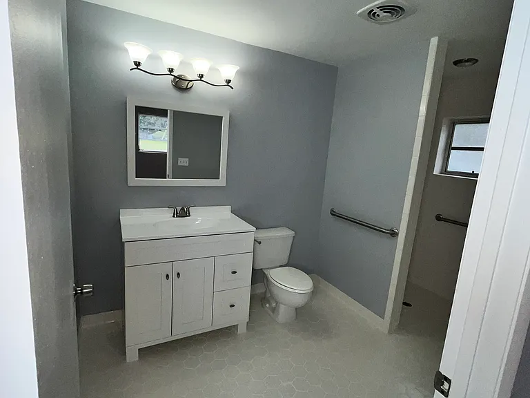 604 S Waldron Ave — Photo 8