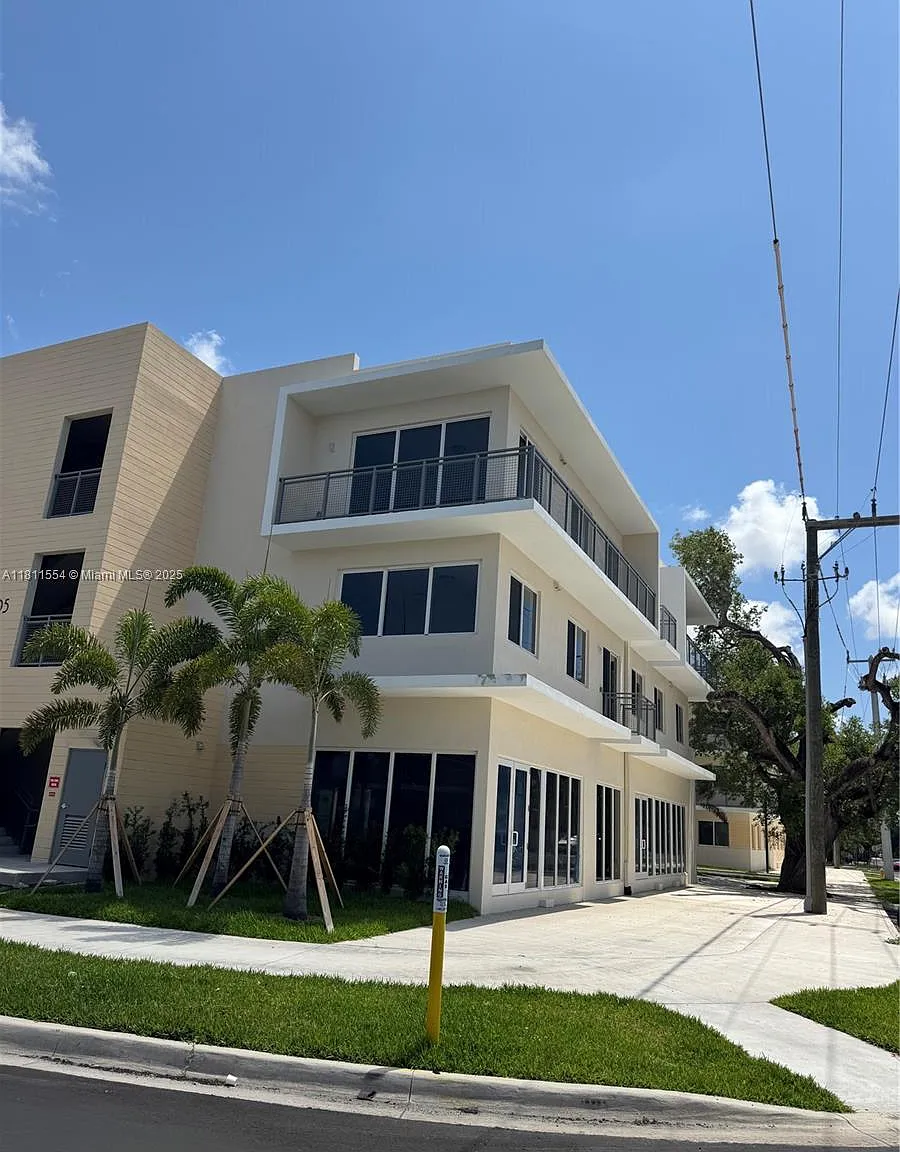 Tamiami City Sec B Rev — Photo 1
