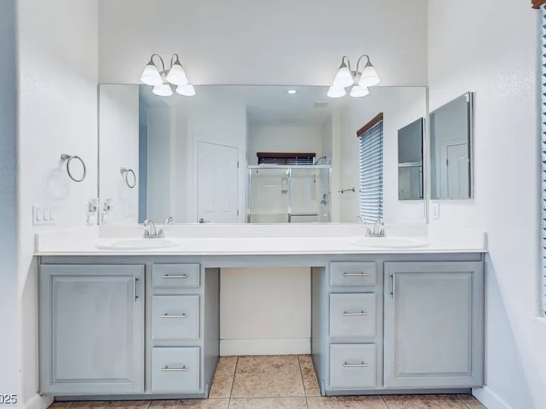 128 Tilbury Ave — Photo 10