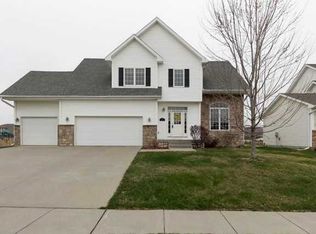 6751 Cody Dr, West Des Moines, IA 50266