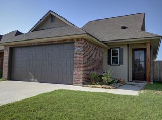 402 Highland View Dr, Youngsville, LA 70592