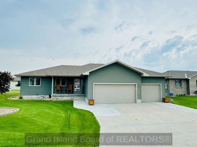 819 Stonewood Ave, Grand Island, NE, 68803