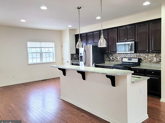5th image of 628 Rigel Way