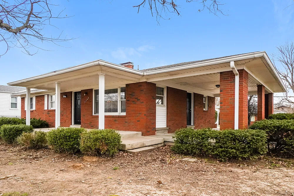 3 bed, 1.5 bath, 1218 sqft, $1,725 — Photo 3