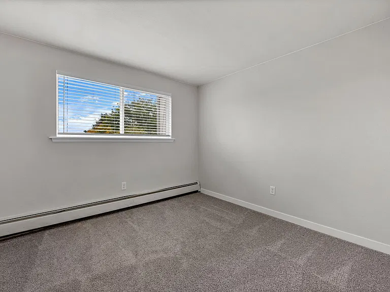 Hawk Point Apartments — Photo 20
