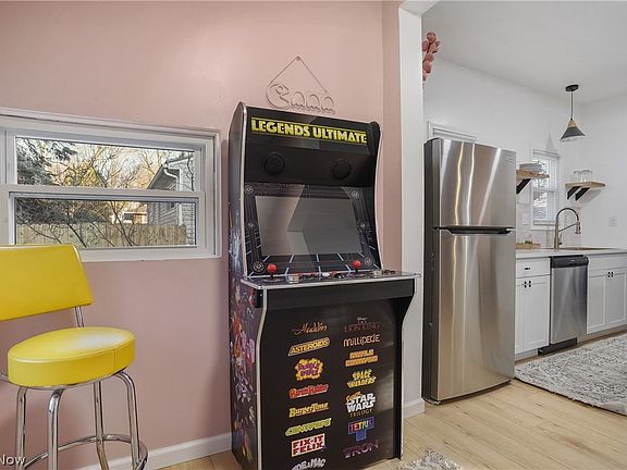 5th image of 455 Magnolia Ave