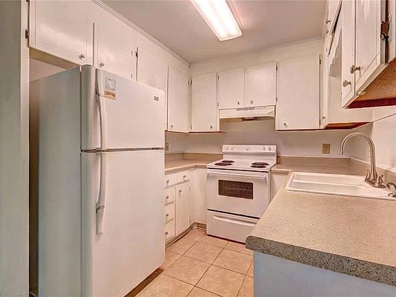 4th image of 119 Windermere Cir