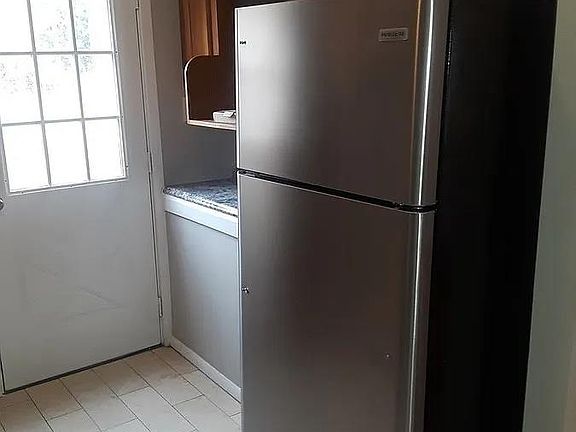 5th image of 8631 North Ave