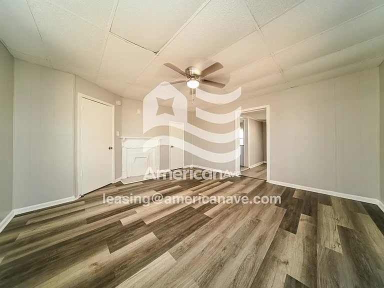 1336012_003_wm_-_living_room_13496730.jpg