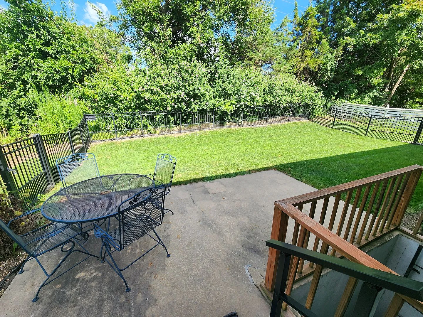 Executive 3+BR, 3BTH Rancher, 2car gar (with ALL utilities only $450/mo) and lawncare and snow re... — Photo 3