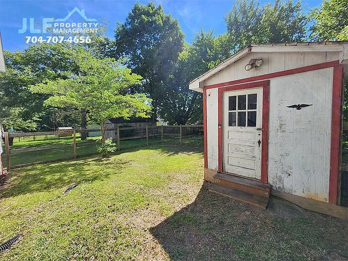 618 Poplar Ave — Photo 14