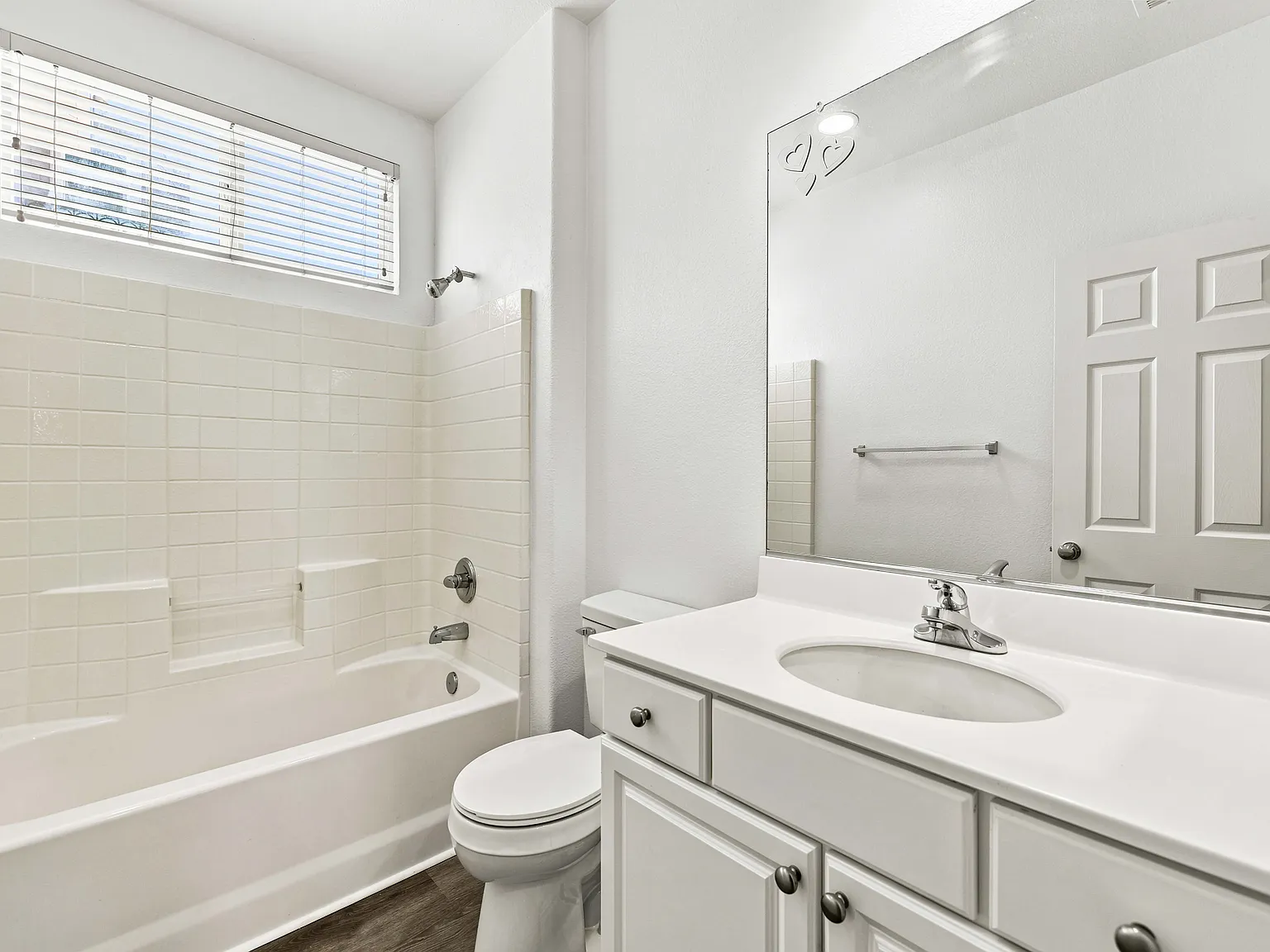 5 bed, 3661 sqft, $4,200 — Photo 2