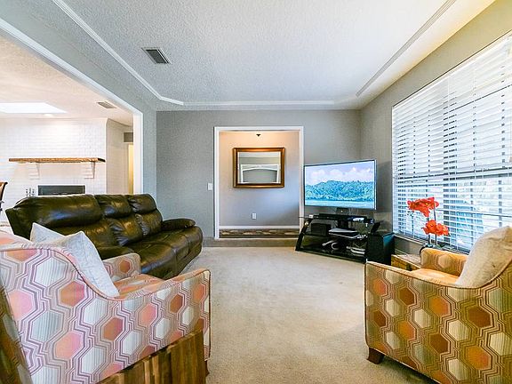 5th image of 12853 Longview Dr E