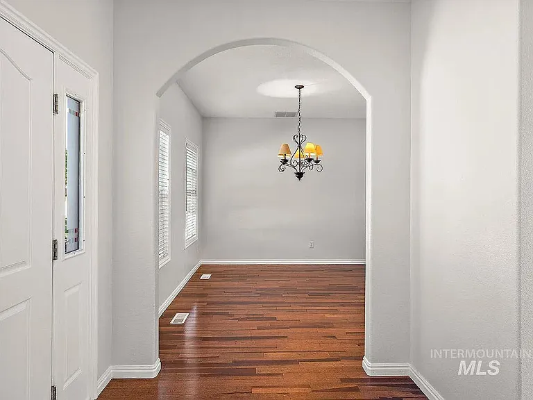 13985 W Chatsworth Ct — Photo 2
