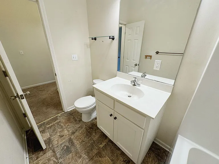 804 E Clark St — Photo 17