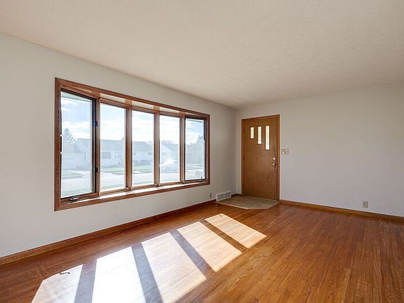 3rd image of 433 Lohnes Dr