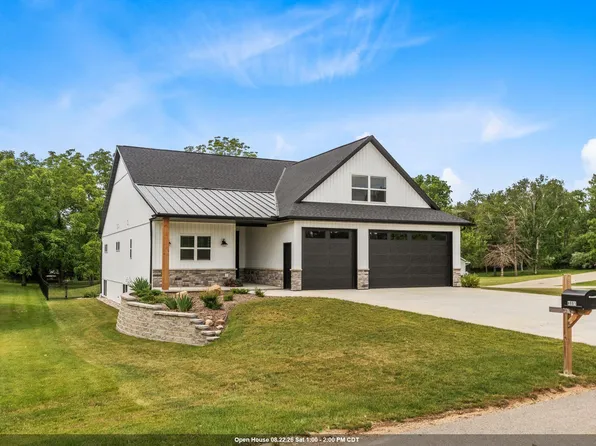 W881 Summit Ct, Green Lake, WI 54941