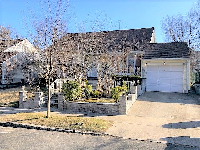 2nd image of 21821 Hartland Ave