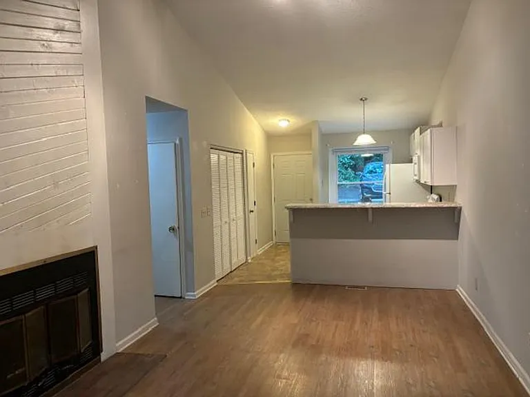 943 W Chatham St — Photo 6