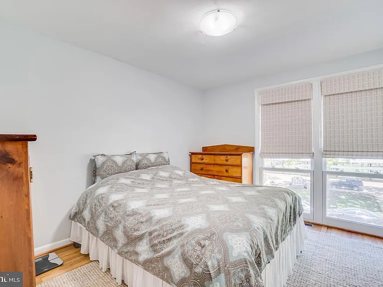 134 G St SW — Photo 33