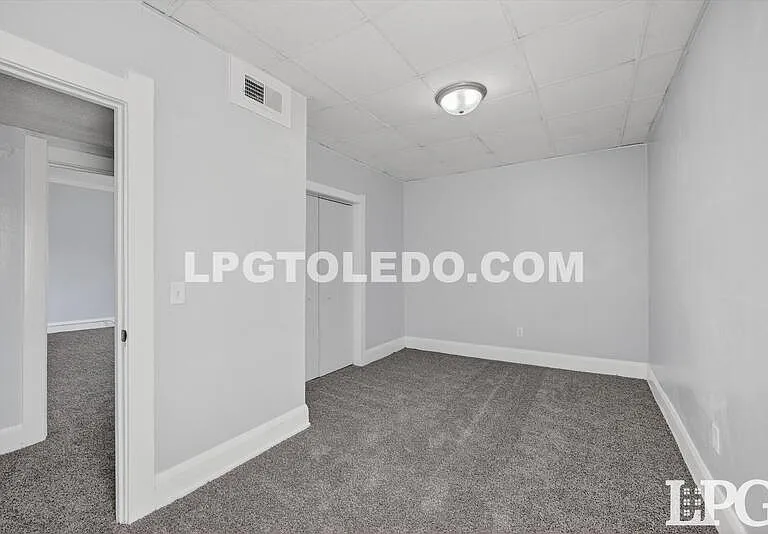 1734 Arlington Ave — Photo 22